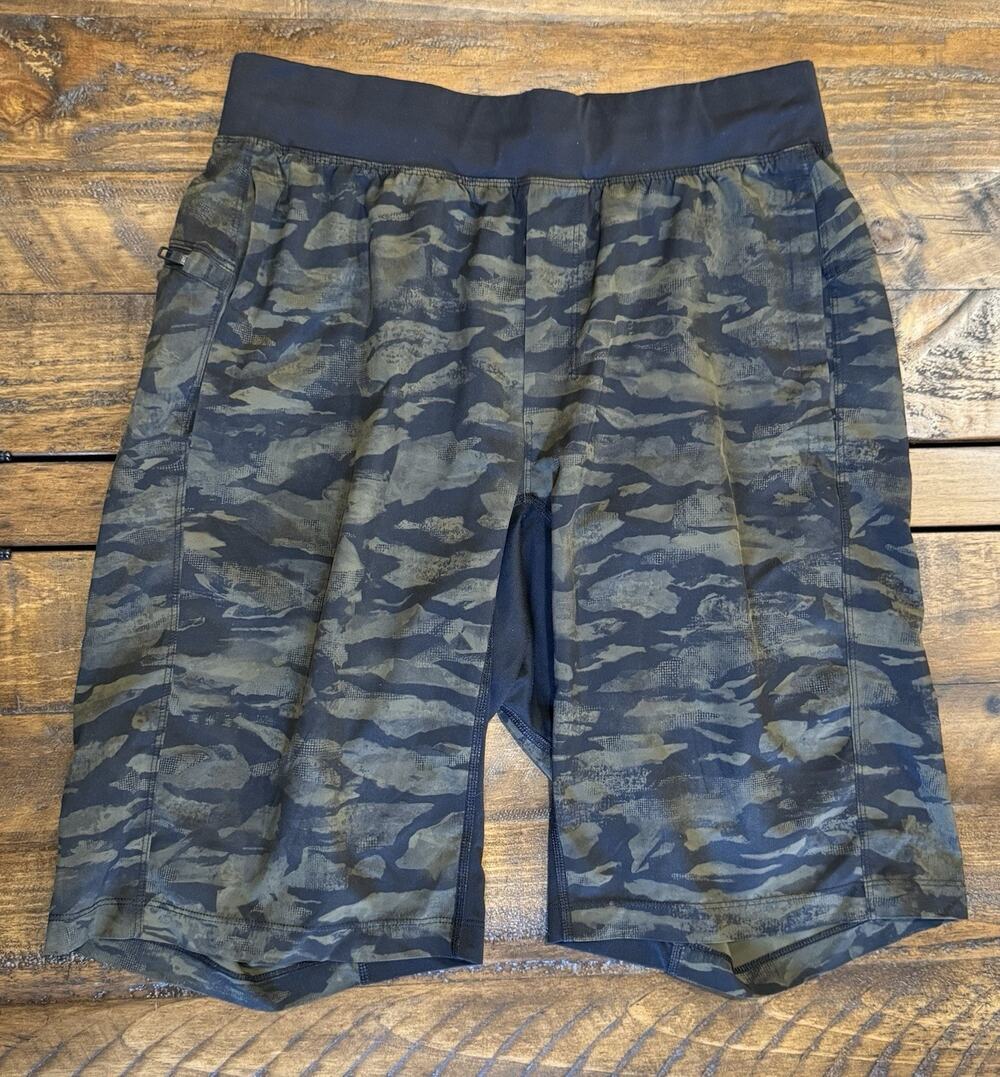 Lululemon Men's Medium Lululemon T.H.E. Short Linerless 11" Inseam in Camo